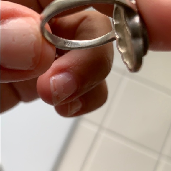 Silver ring. - Picture 2 of 2